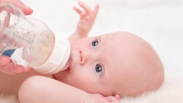 Малките бебета не бива да пият вода, не и преди