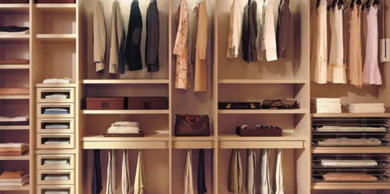 Почистването на гардероба е един от вечните източници на раздразнение