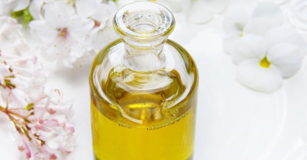 За възстановяване на косата рициновото масло е най често използваното средство
Най ефикасно