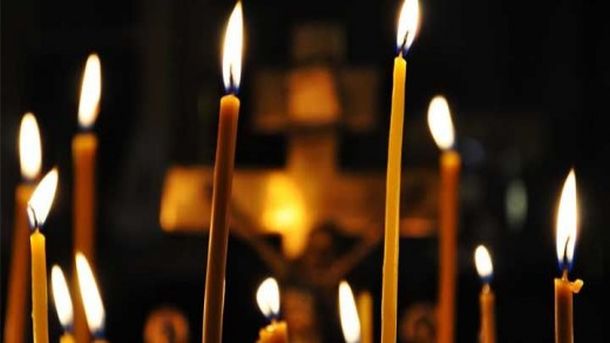 В църквата може и трябва да се палят църковни свещи