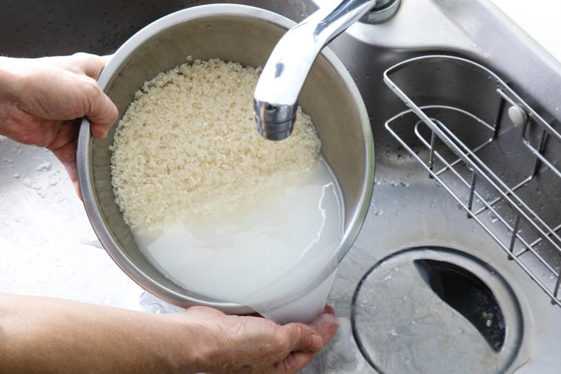 Водата в която сте варили ориз е богата на витамини